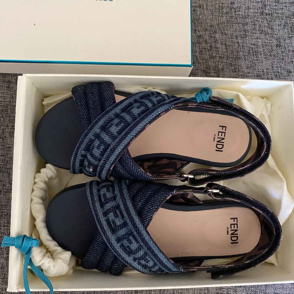 FENDI SANDALS - Picture 3 of 4